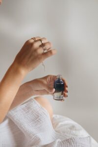 Lernen Sie Niacinamid kennen: Das Vitamin, das all Ihre Hautprobleme löst